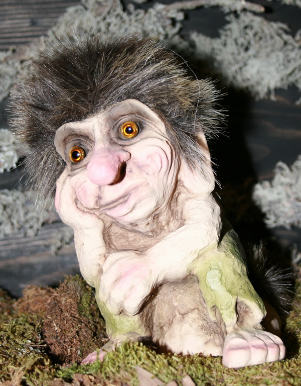 170 Nachdenklicher Troll Mann