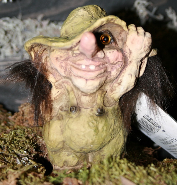264 Troll mit Schlapphut