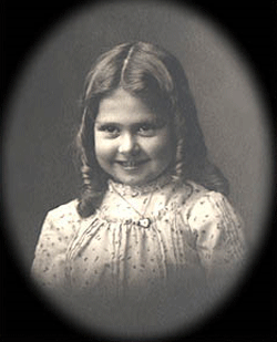 hume810lr Haunted Memories Portrait Little Ruthie