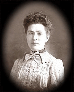 HUME01AM53ad680d6e717 Haunted Memories Tante Madeline