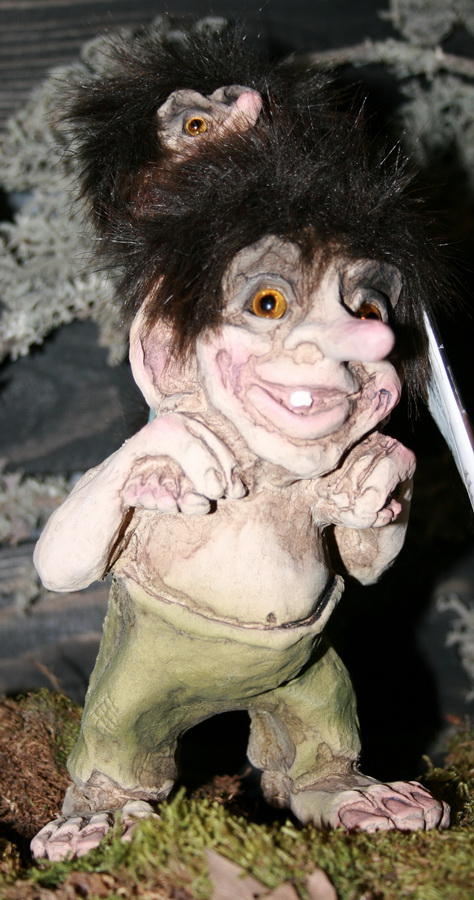 178 Troll mit Trollkind a.d. Schultern