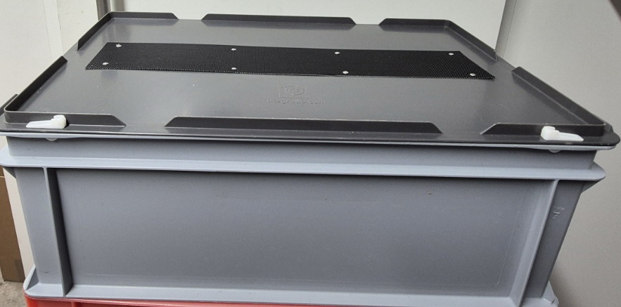 Box alto per l'allevamento di insetti