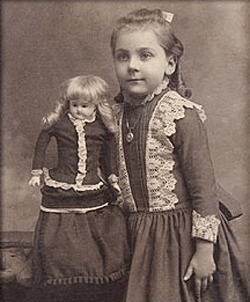 hume02lm Haunted Memories Portrait Little Mary
