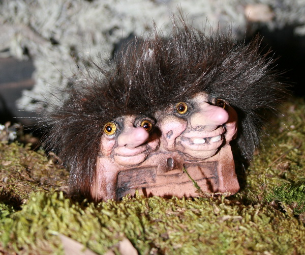 080 2 troll in uno scrigno del tesoro