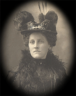 hume810at Haunted Memories Portrait Tante Tilly