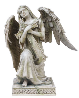 Angelo funerario inginocchiato e in lutto con croce