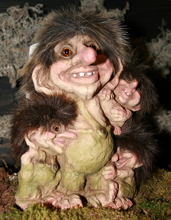 267 Troll mit 3 Kindern